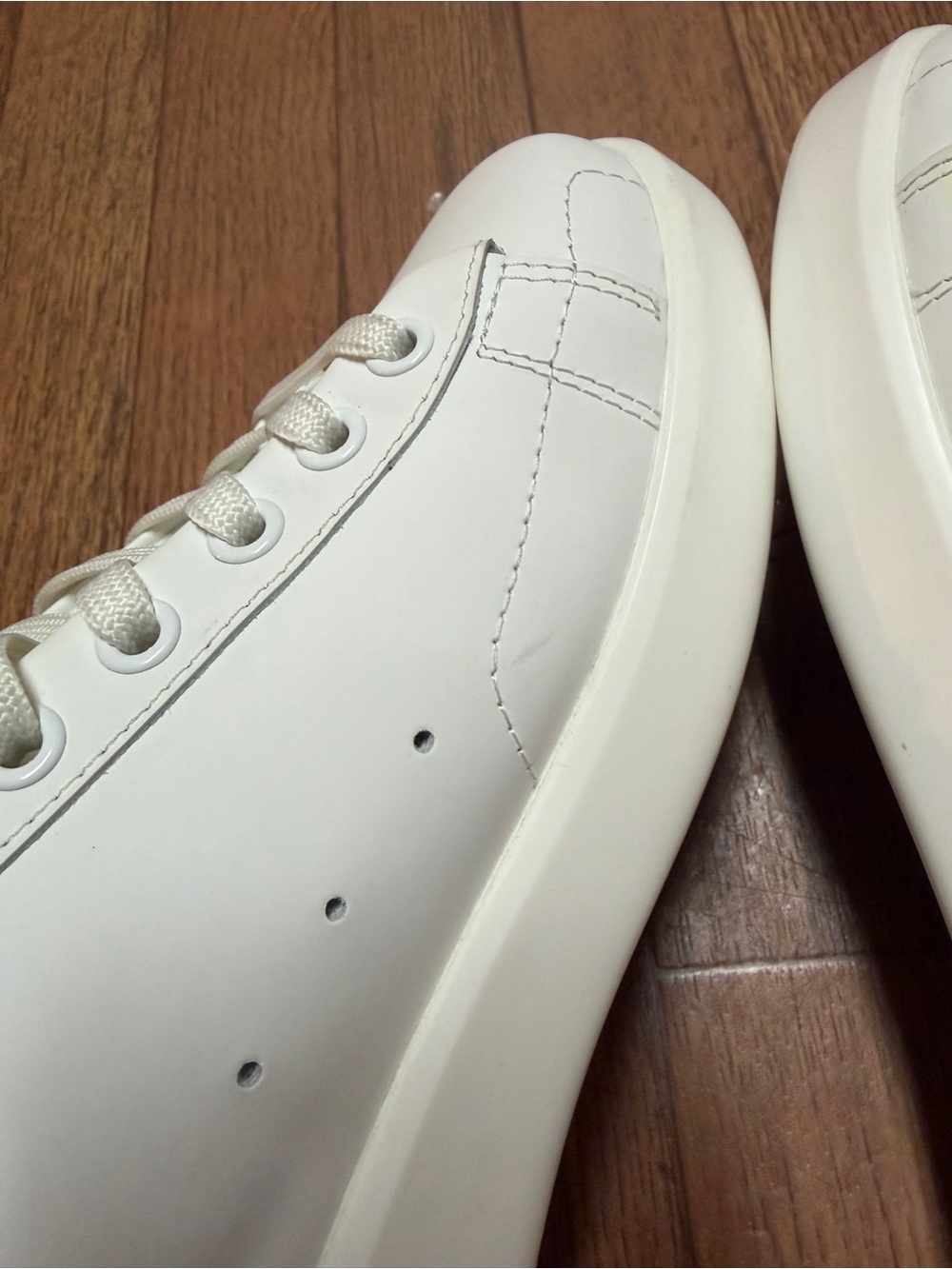 Golden Goose White Leather Sneakers with Gold Heel Panel - Picture 9 of 12
